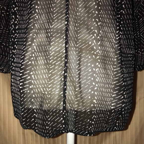 CHICO’s BLACK & WHITE ACCENTS SHEER BLOUSE 3/4 SLEEVES SIZE 1 Med 8 - Picture 6 of 8
